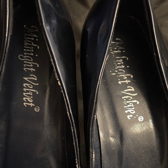 Midnight Velvet Elegant Black and Blue Heels - Picture 6 of 6